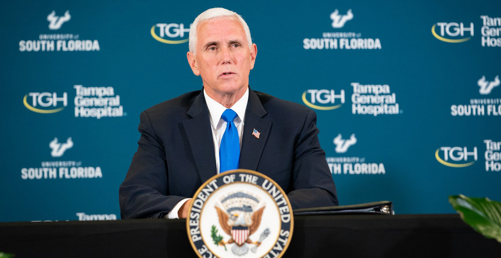 Mike Pence'in koruması koronavirüse yakalandı