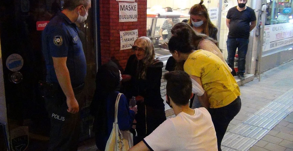 Bursa'da motosiklet çarpan yaşlı kadın hastaneye gitmeyi ısrarla reddetti