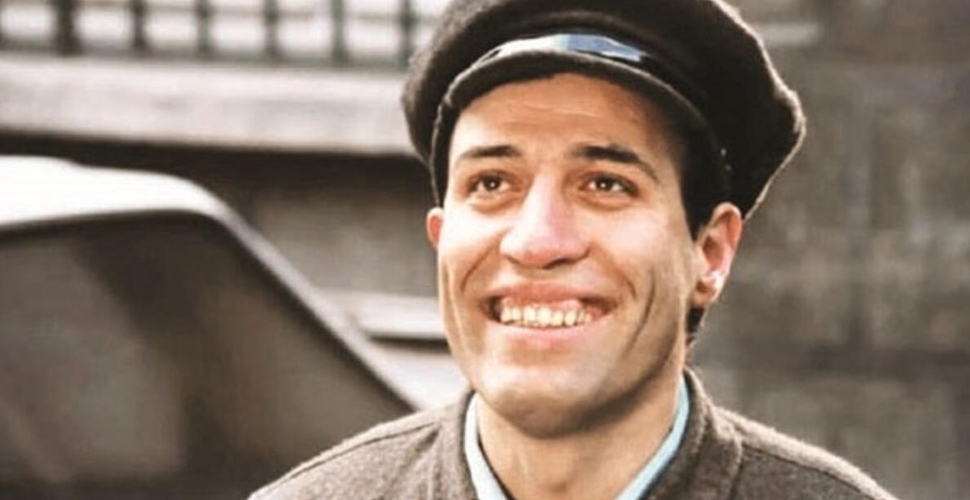 Büyük usta Kemal Sunal ölümünün 20. mezarı başında yılında anıldı