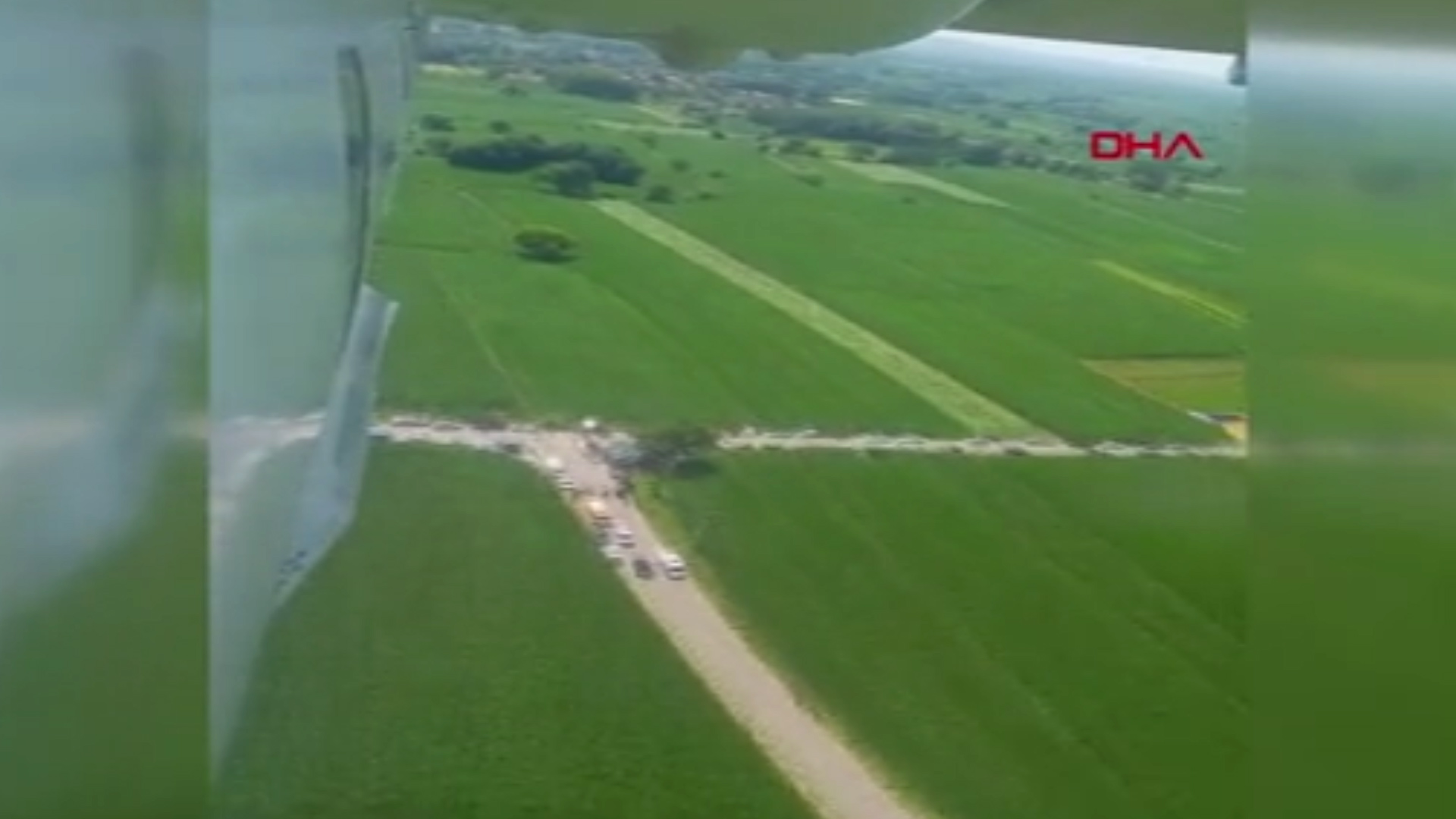 Havai fişek fabrikasında çıkan yangına uçak ile havadan müdahale ediliyor