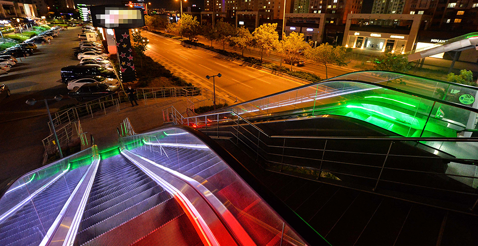 Ankara Büyükşehir'den, ömrünü tamamlayan ya da çalışmayan yürüyen merdivenlere bakım çalışması
