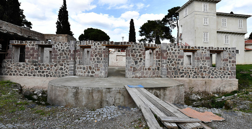İzmir Büyükşehir Belediyesii 161 yıllık Paterson Köşkü’nde restorasyon çalışmalarına başladı
