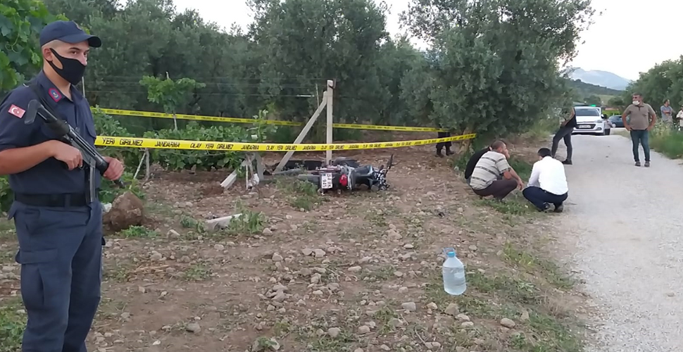 Sakarya'da motosikletiyle bağ direğine çarpan genç hayatını kaybetti