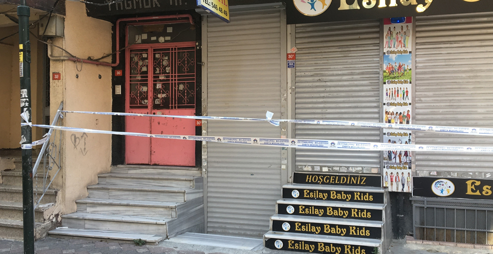 Zeytinburnu'ndan 4 katlı bina çökme tehlikesi nedeniyle boşaltıldı