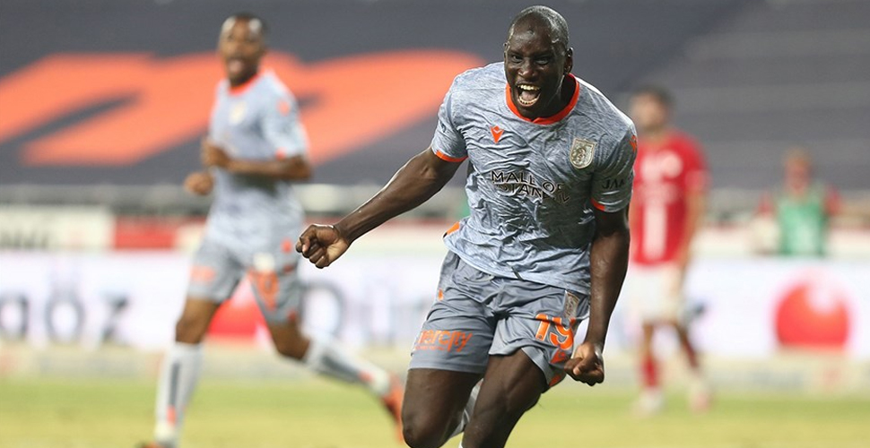 Başakşehir, Antalyaspor'u deplasmanda 2-0 yendi