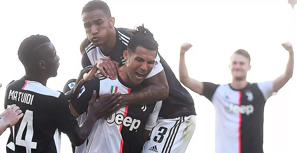 Ronaldo dünya futboluna damga vurmaya devam ediyor