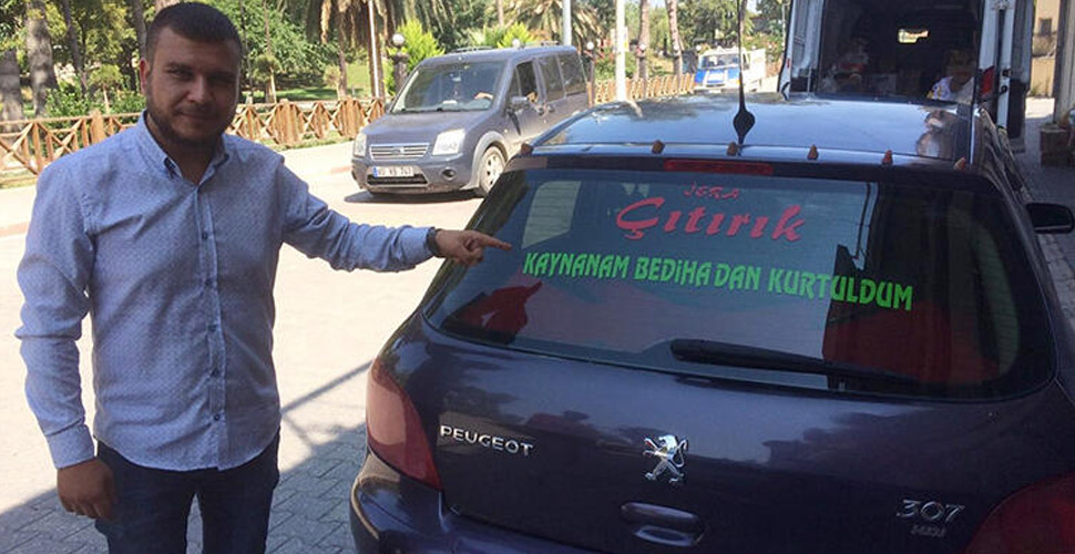 Boşandıktan sonra arabasının arkasına bunu yazdı: Kaynanam Bediha'dan kurtuldum
