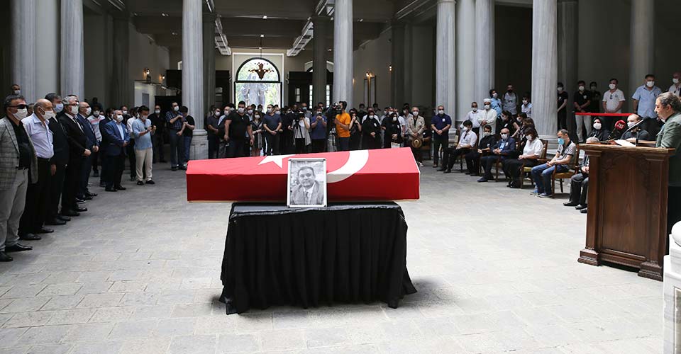 İrfan Çiftçi'yi son yolculuğuna dostları uğurladı