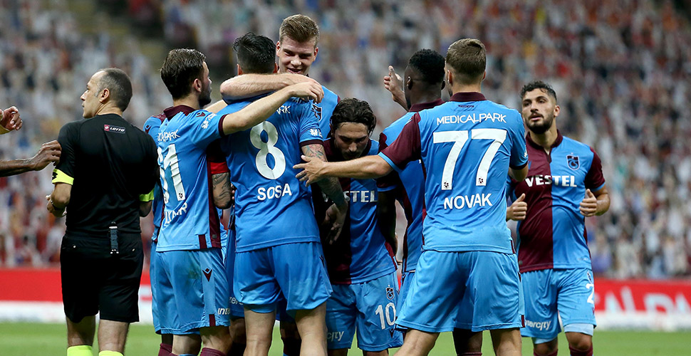 Galatasaray evinde Trabzonspor'a 3-1 yenildi