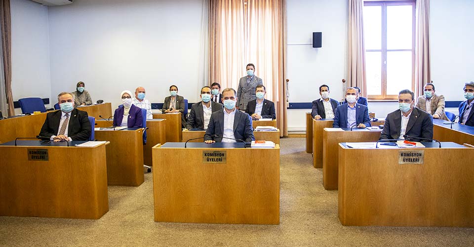 Meclis, 'çoklu baro' için 52 saat mesai yaptı