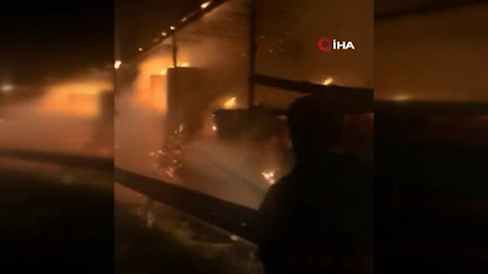 25 ton kağıt yüklü TIR'da yangın çıktı