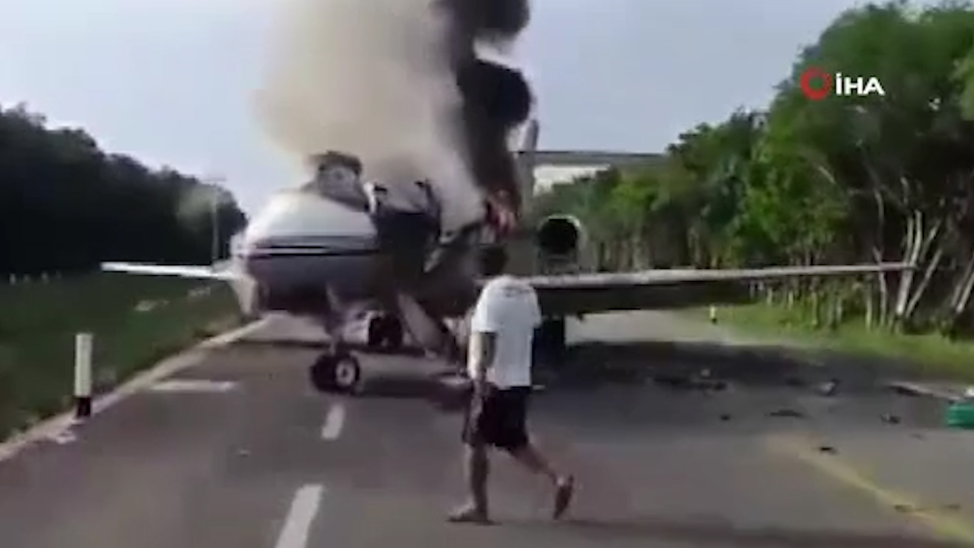 Meksika'da ordu ve kartel üyeleri arasında çatışma: Kartele ait uçak alevler içinde kaldı