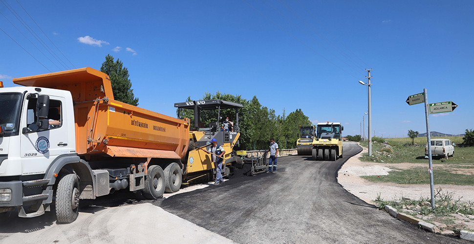 Eskişehir Büyükşehir Belediyesi Han ilçe merkezinde asfalt çalışması gerçekleştirdi