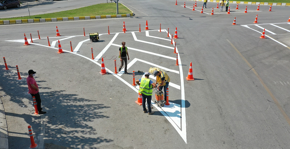 Aydın Büyükşehir Belediyesi Malazgirt Meydanı'nda çizgi çalışması yaptı