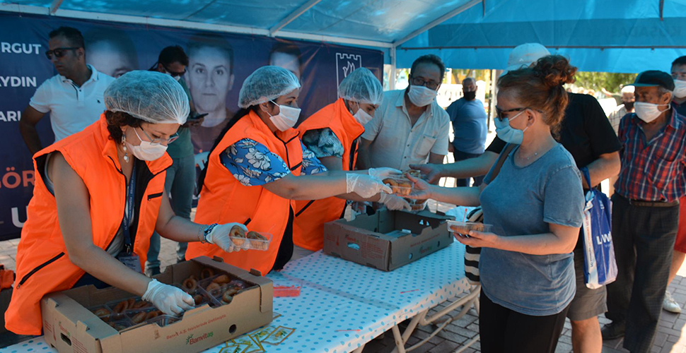 Kuşadası Belediyesi görev şehitlerini unutmadı