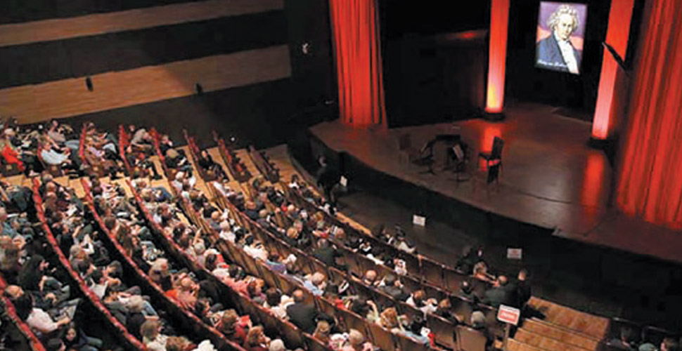 Özel tiyatroyu vergi muafiyeti kurtarır