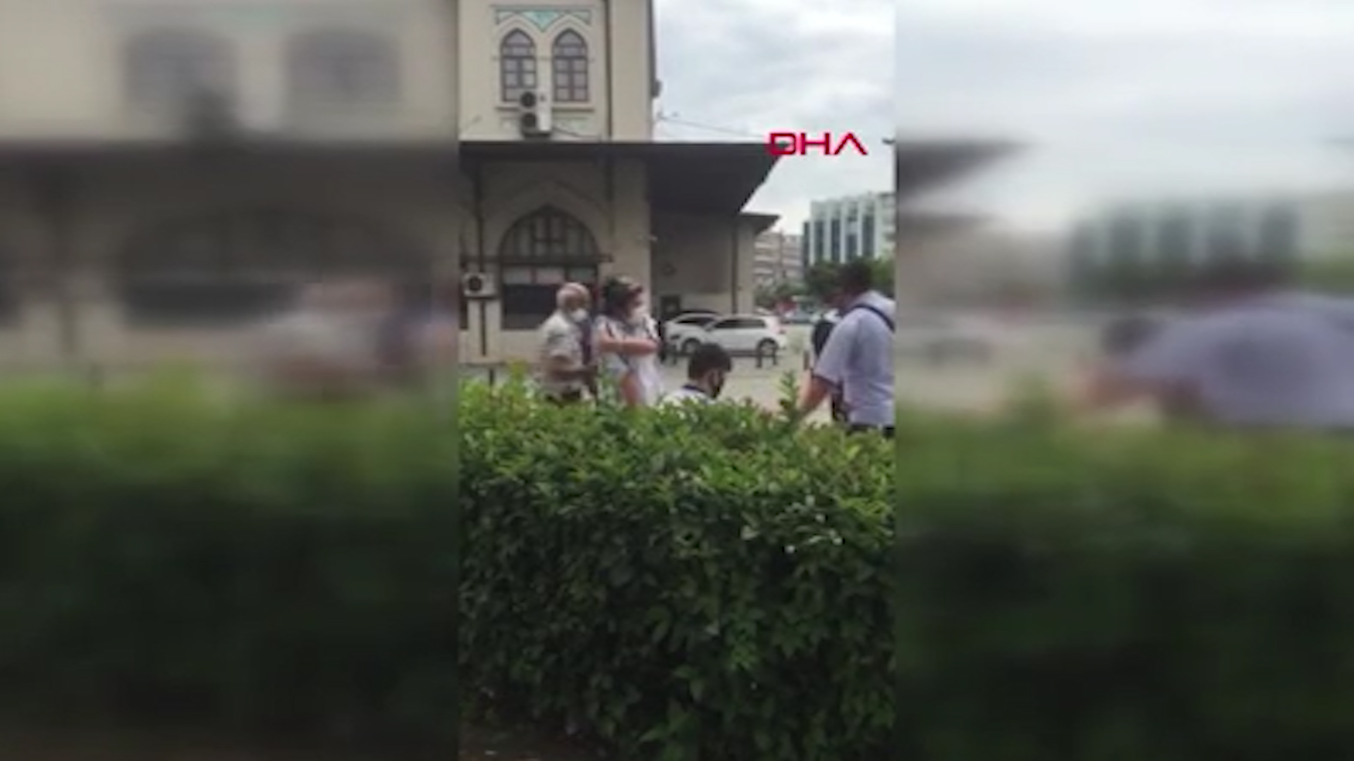 Kadıköy'de kadına laf attığı iddia edilen kişiye dayak