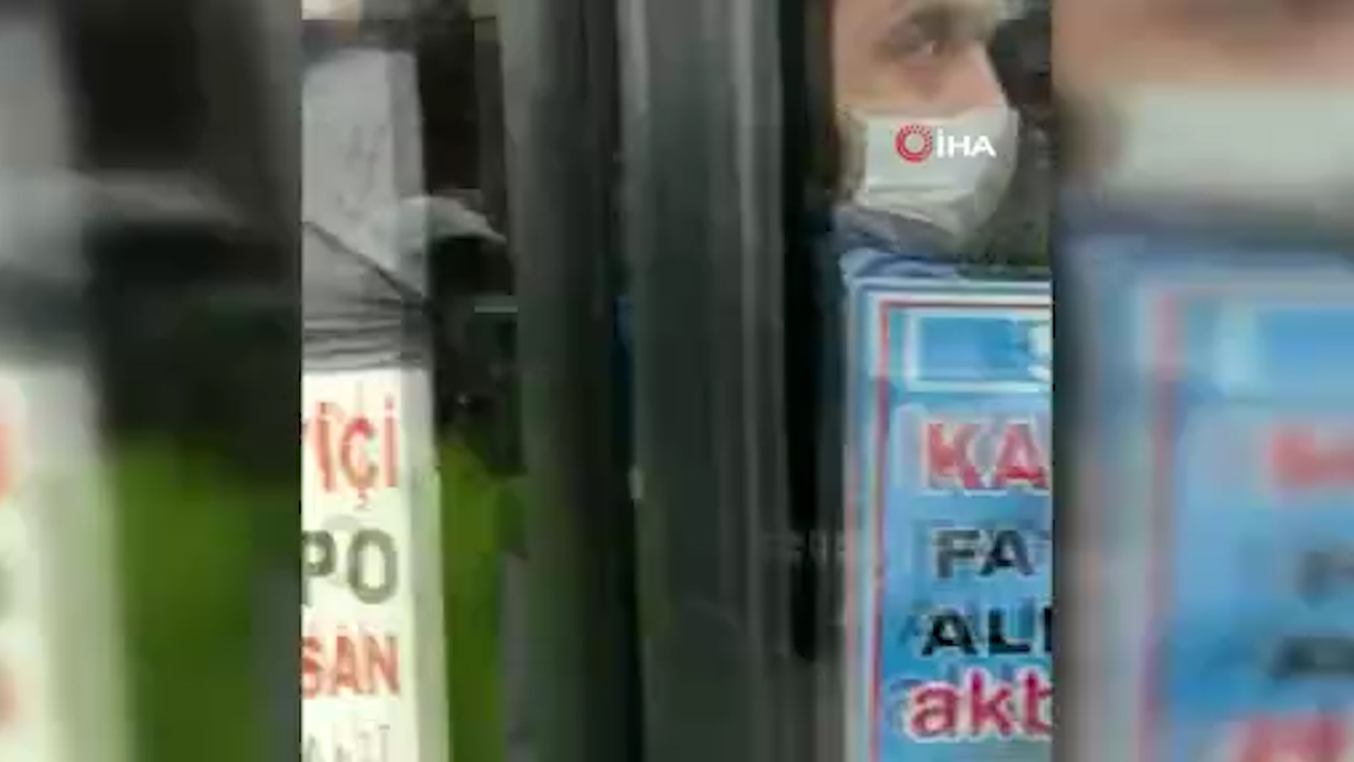 Esenyurt'ta 14 kişilik minibüsten 42 kişi çıktı