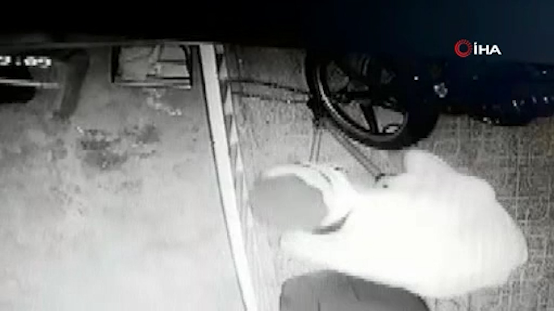 Konya'da bir hırsız kamerayı kırdığını sandı, kendisini kayda aldı