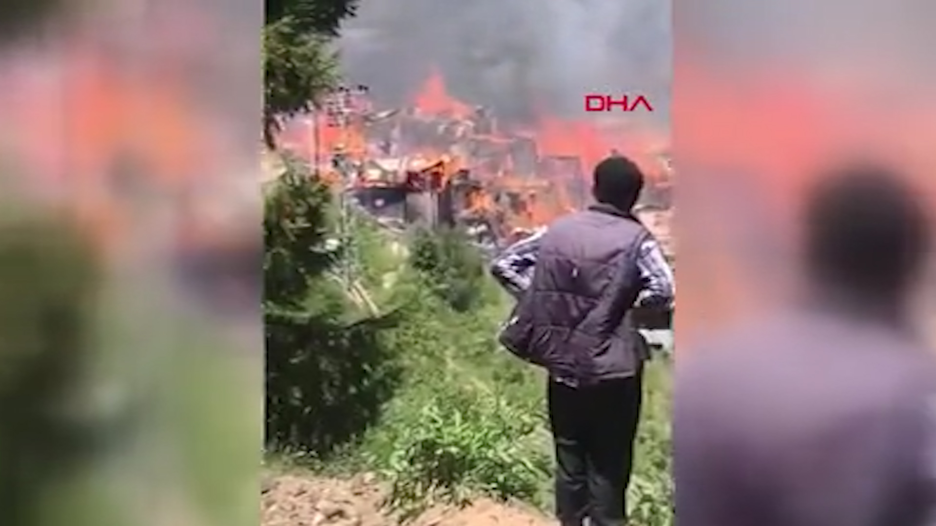 Artvin Yusufeli'deki yangın kontrol altına alınmaya çalışılıyor