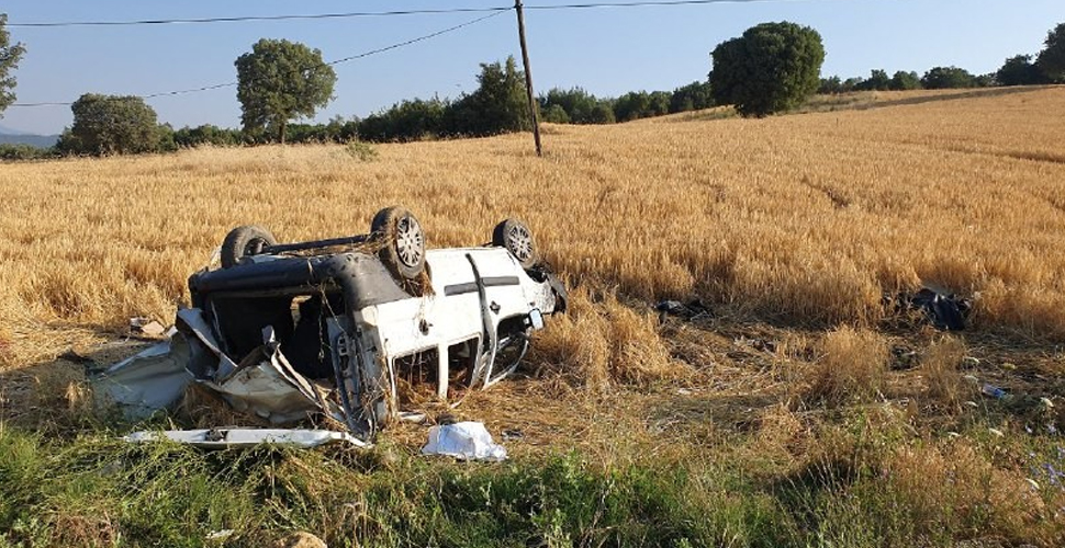 Cenazeye gidenlerin olduğu araç Uşak'ta kaza yaptı