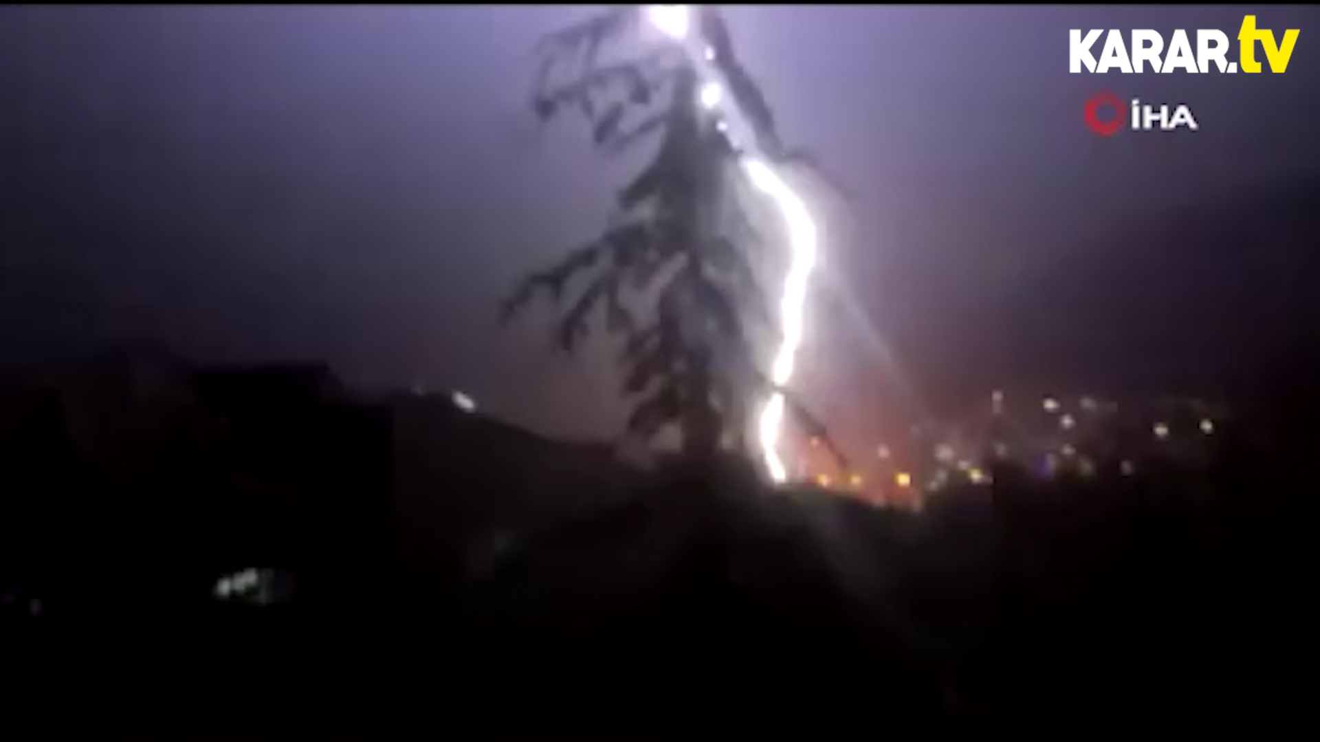 Bursa'da şimşekler geceyi böyle aydınlattı