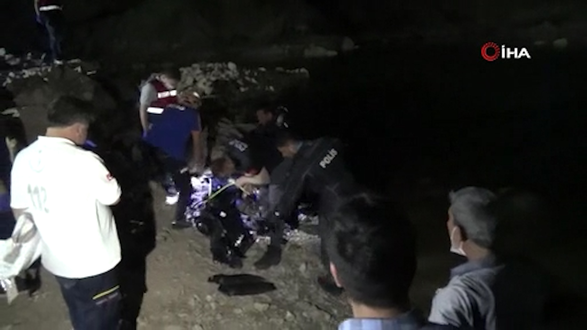 TikTok videosu çekmek için girdiği su dolu çukurda hayatını kaybetti