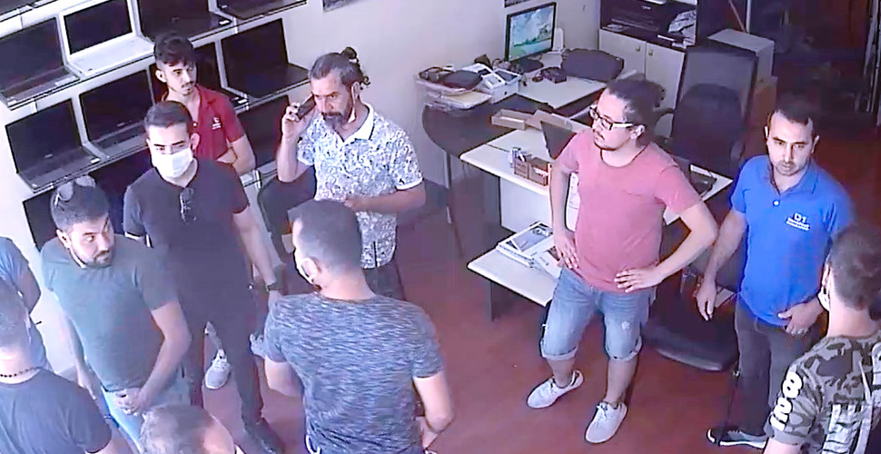 Satılmak için getirilen bilgisayarda amcasının fotoğrafını görünce polisi aradı