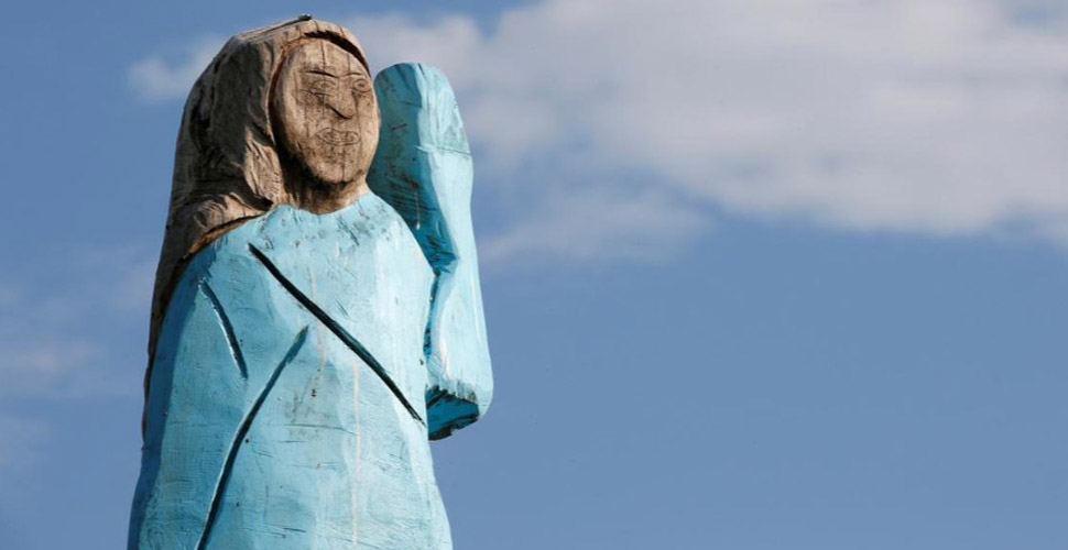 Melania Trump'ın heykeli ateşe verildi