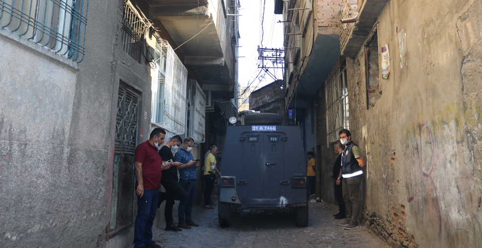 Diyarbakır'da kıraathaneye silahlı saldırı! 5 yaşındaki çocuk öldü