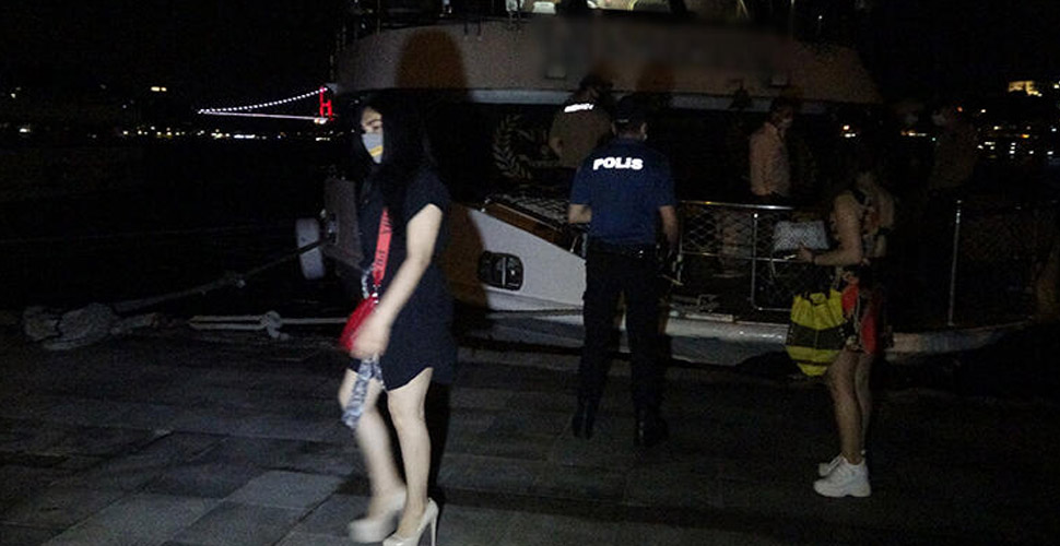 Bebek'te yat partisine polis baskını