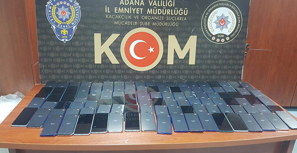 Adana’da, 450 bin liralık kaçak cep telefonu ele geçirildi