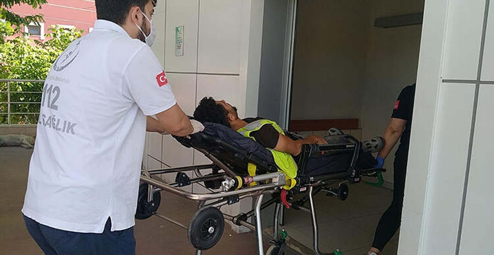 Beli tutulan işçiyi, itfaiye ekipleri kurtardı