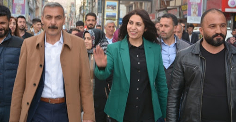 HDP Doğubayazıt Belediye Başkanı Yıldız Acar'ı partiden ihraç ediyor