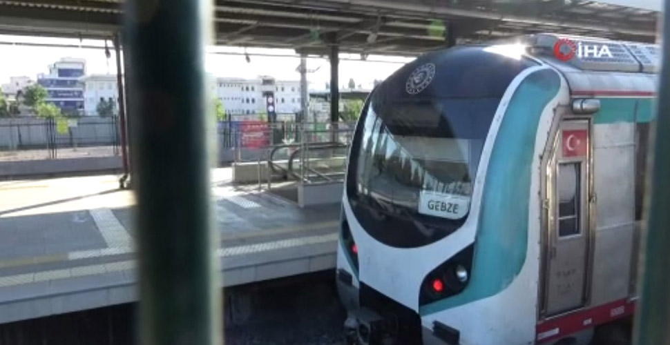 Tuzla'da Marmaray raylarına atlayan şahıs hayatını kaybetti