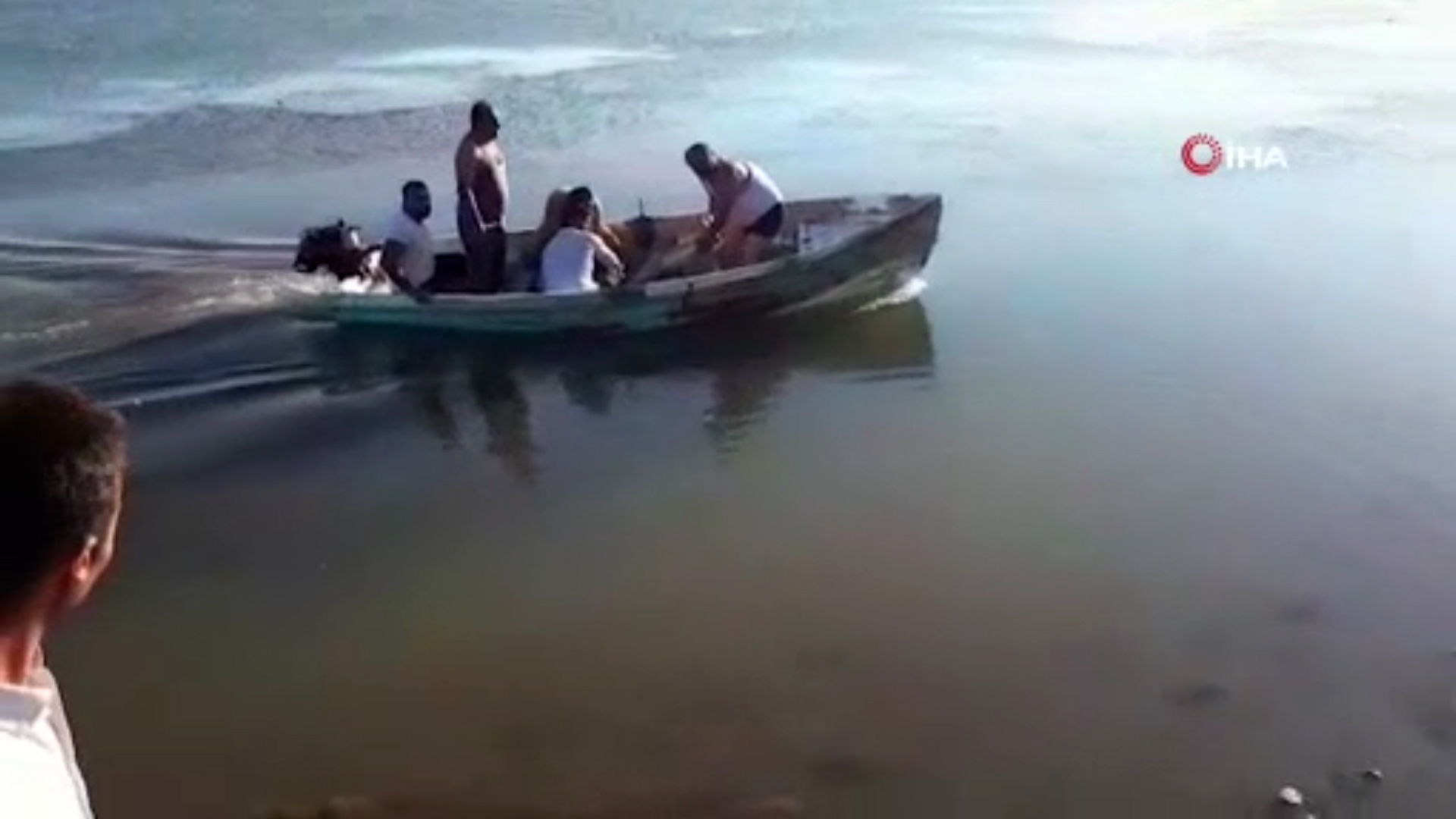 Çorum'da oğlunu kurtarmak için göle atlayan baba boğularak hayatını kaybetti