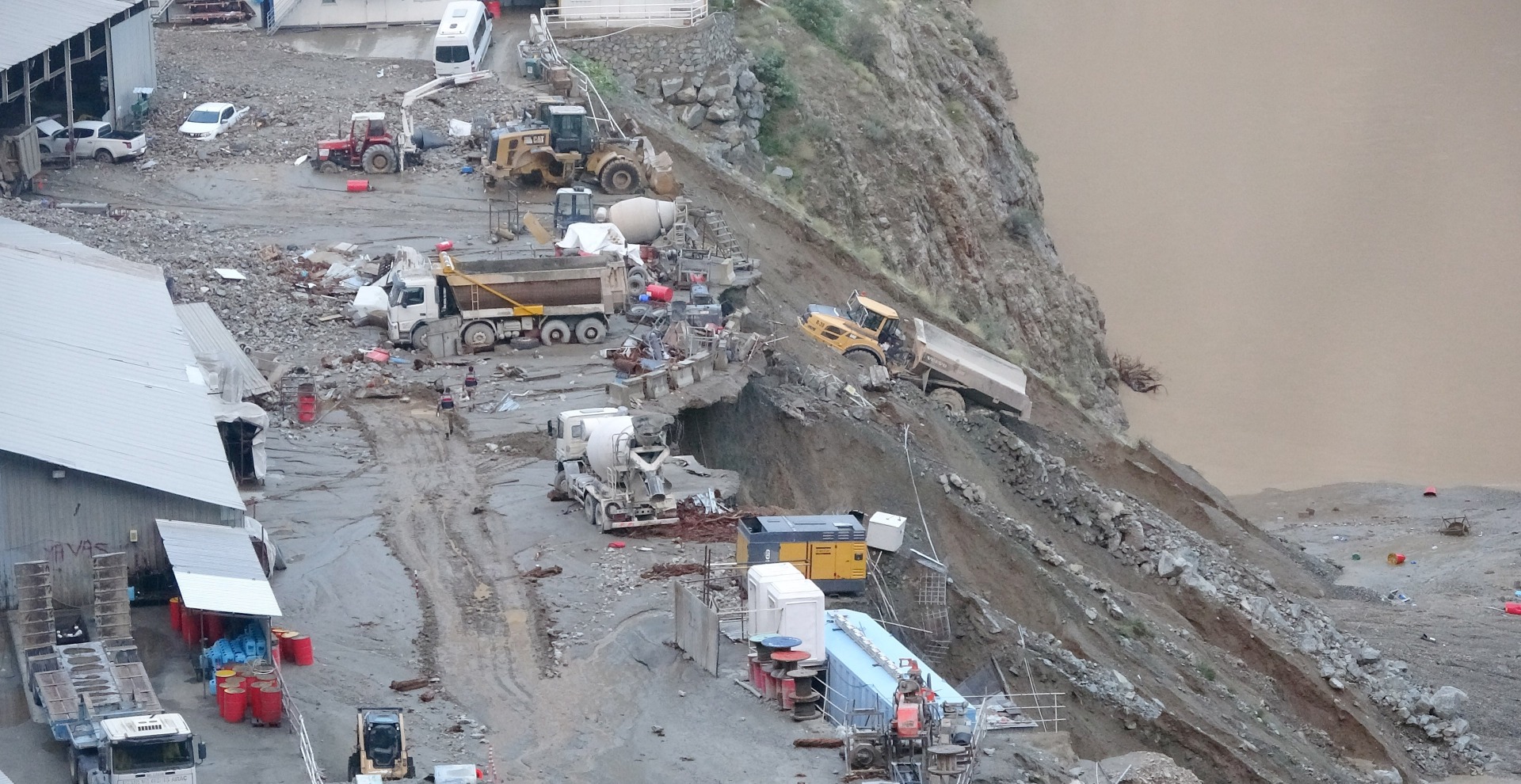 Selin vurduğu Yusufeli Barajı şantiyesi görüntülendi