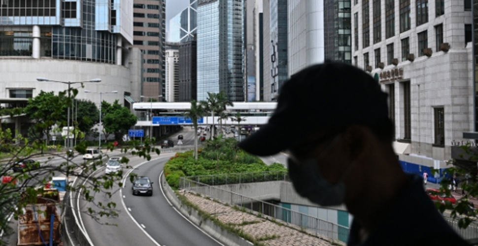 Hong Kong'da koronavirüs vakaları artınca kısıtlamalar geldi