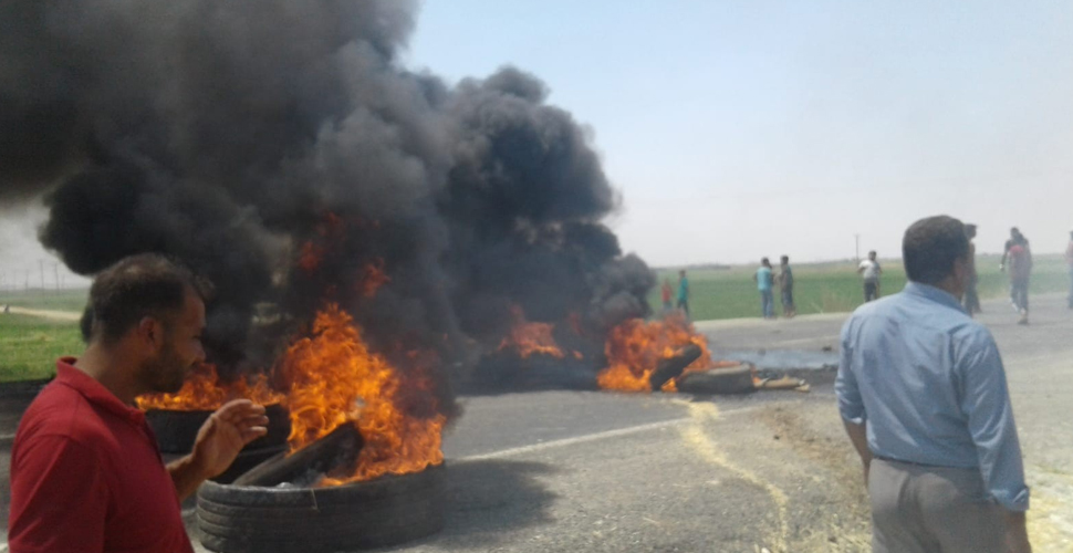 Şanlıurfa'da elektrikleri kesilmek istenen köylüler araçları yakmaya çalıştı