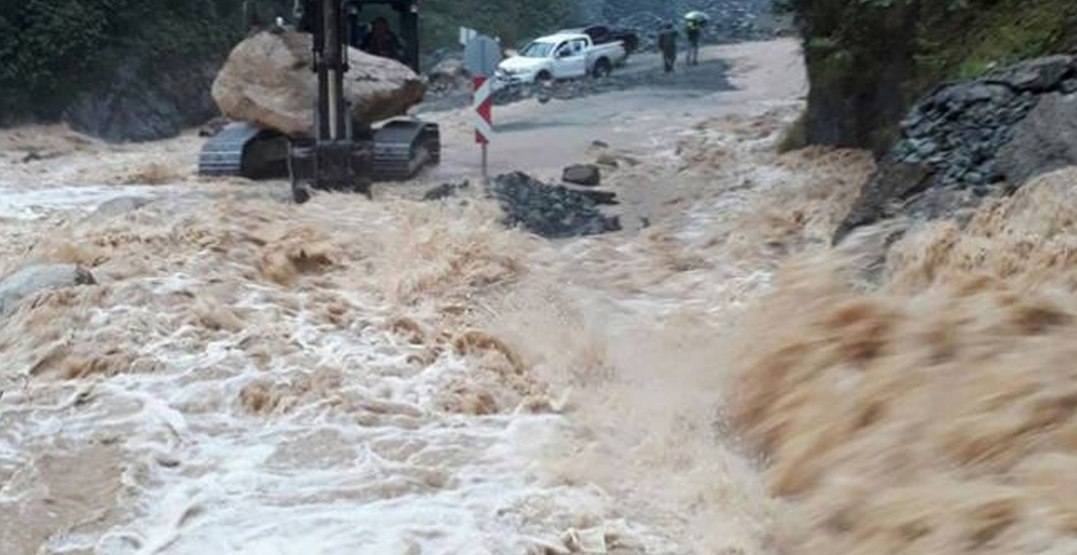 Rize'deki selde iki kişi kayboldu