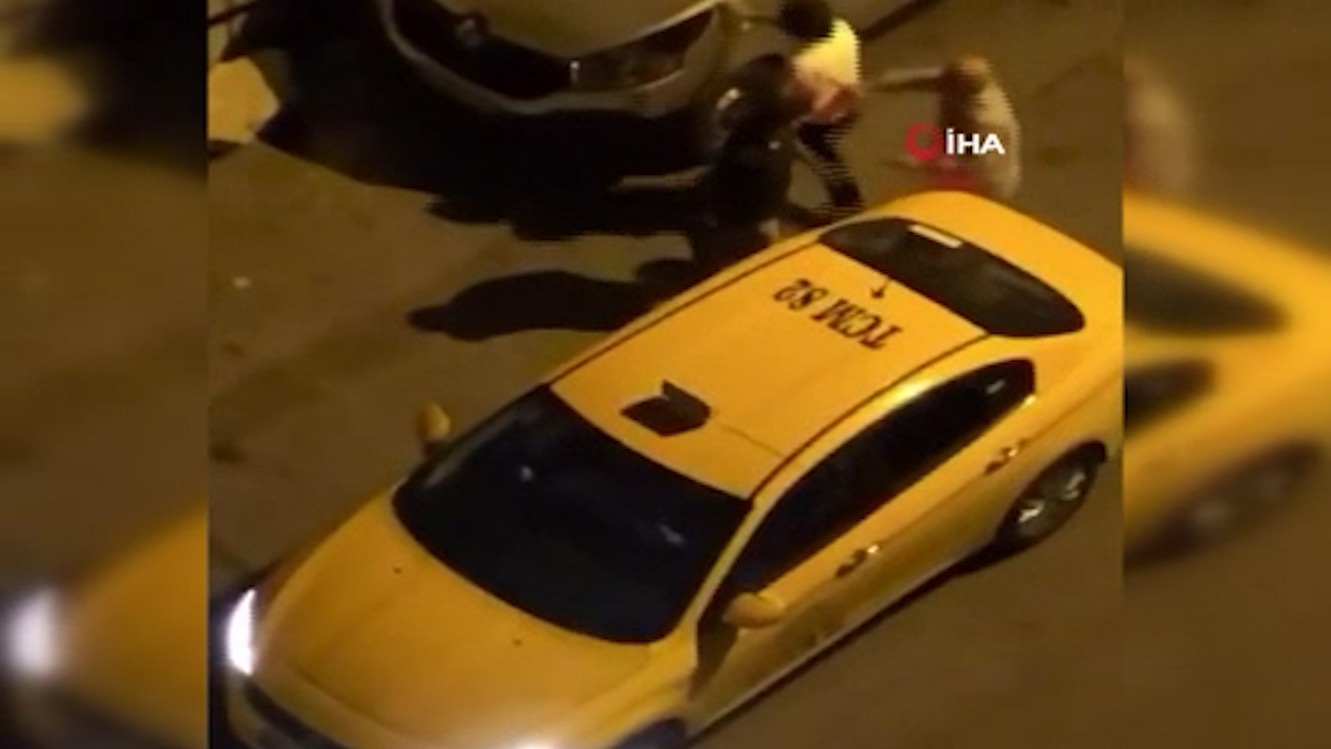İstanbul'da bir taksici tartıştığı müşterisini yumrukla yere serdi