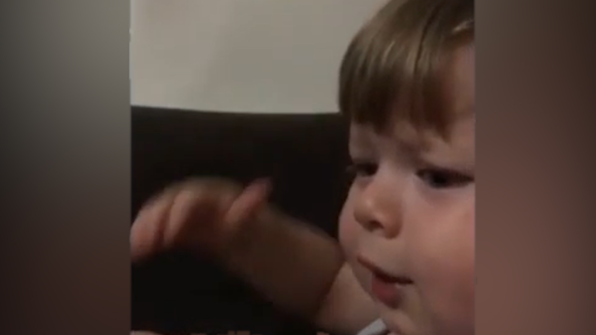 Minik Aras'ın kask uyarısı izleyenlere tebessüm ettirdi