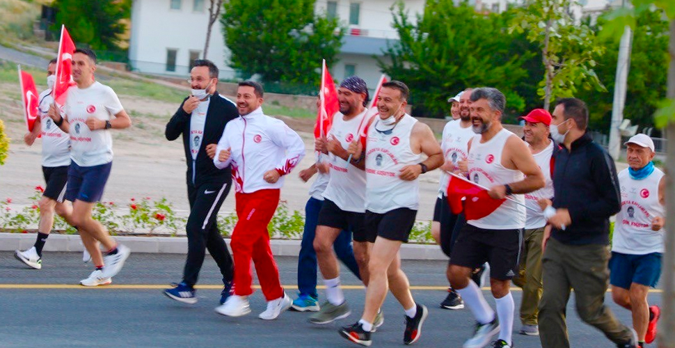 Kapadokya Kaplanları Ömer Halisdemir’in kabrine koşuyor