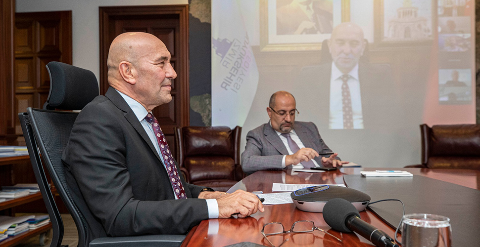 İzmir Büyükşehir Belediye Başkanı Tunç Soyer, Fikir Önderleri Forumu'na katıldı