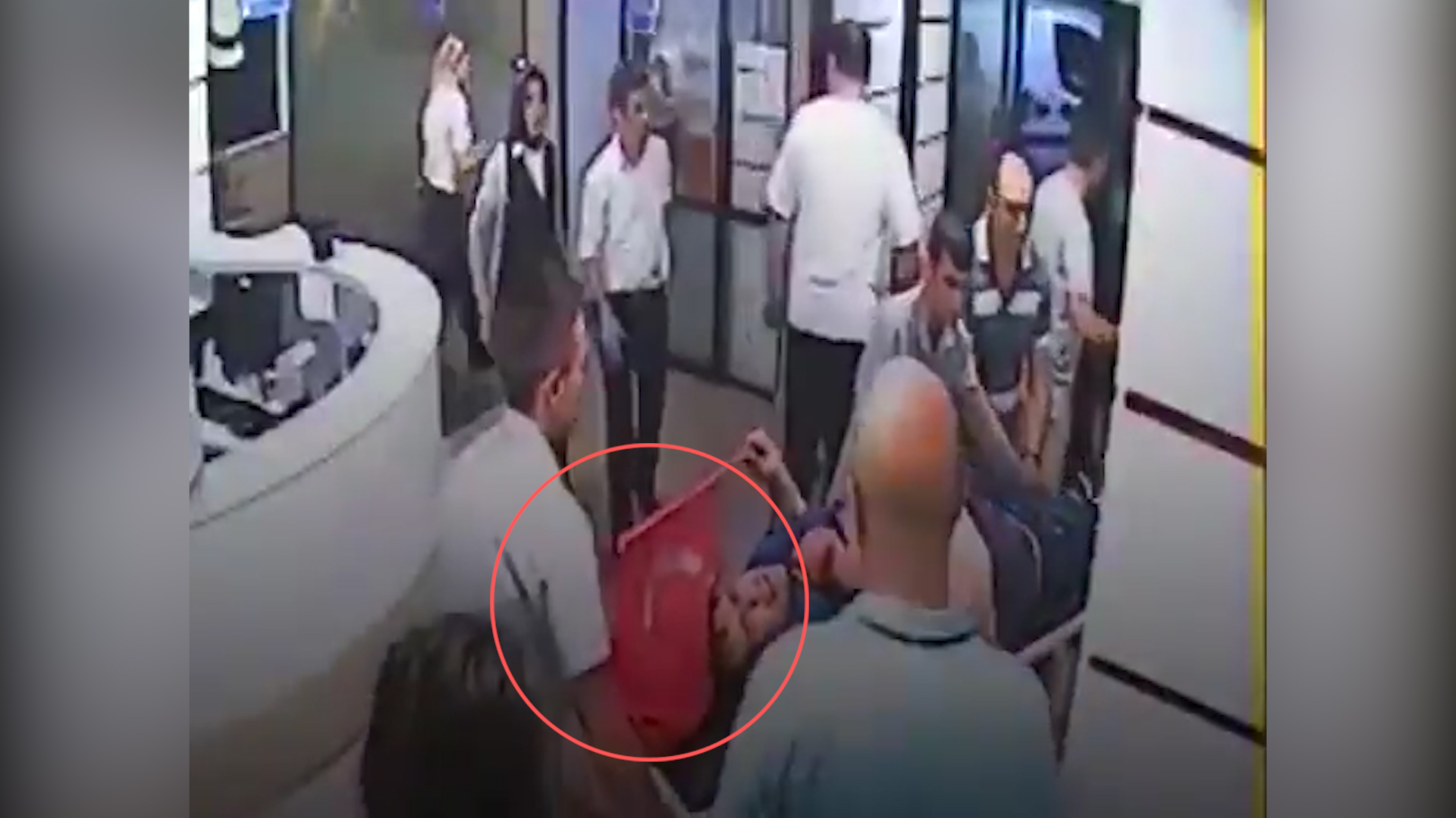 Bakan Koca’dan 15 Temmuz paylaşımı: Sedyede elinden bayrağı düşürmedi