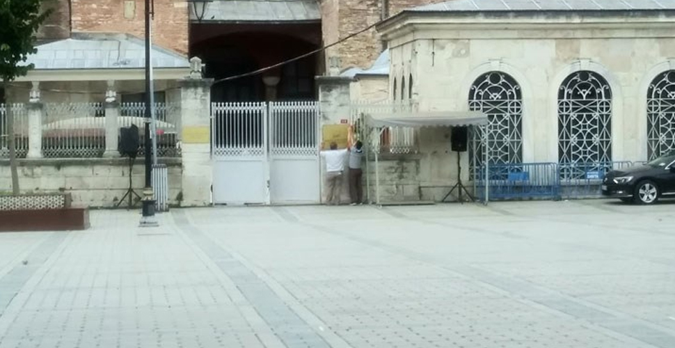 Ayasofya Camii'ndeki müze tabelaları kaldırıldı