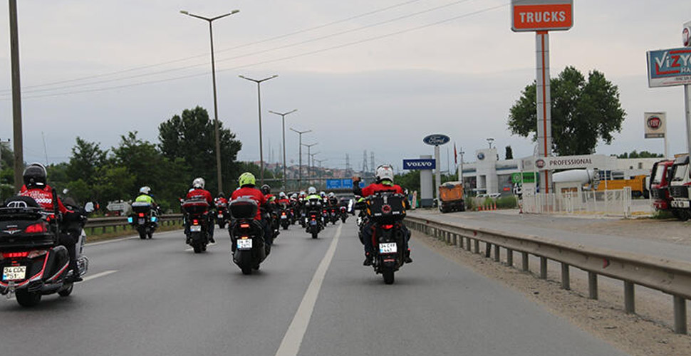 Motosikletlilerden '15 Temmuz' sürüşü