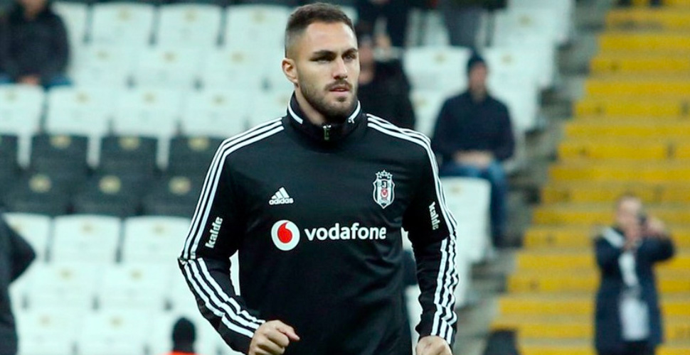 Beşiktaş'ta Victor Ruiz sözleşmesini tek taraflı feshetti