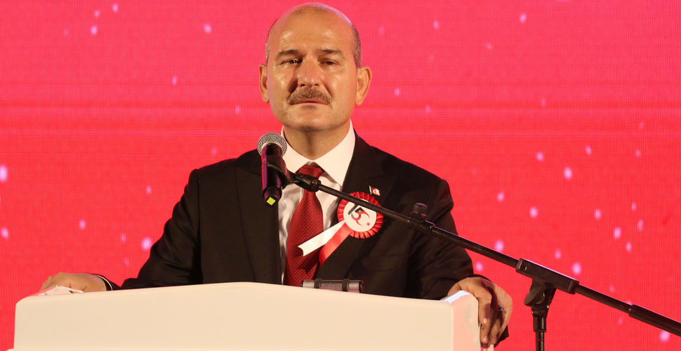 Bakan Soylu, şehitlerin ismini okurken gözyaşlarına hakim olamadı