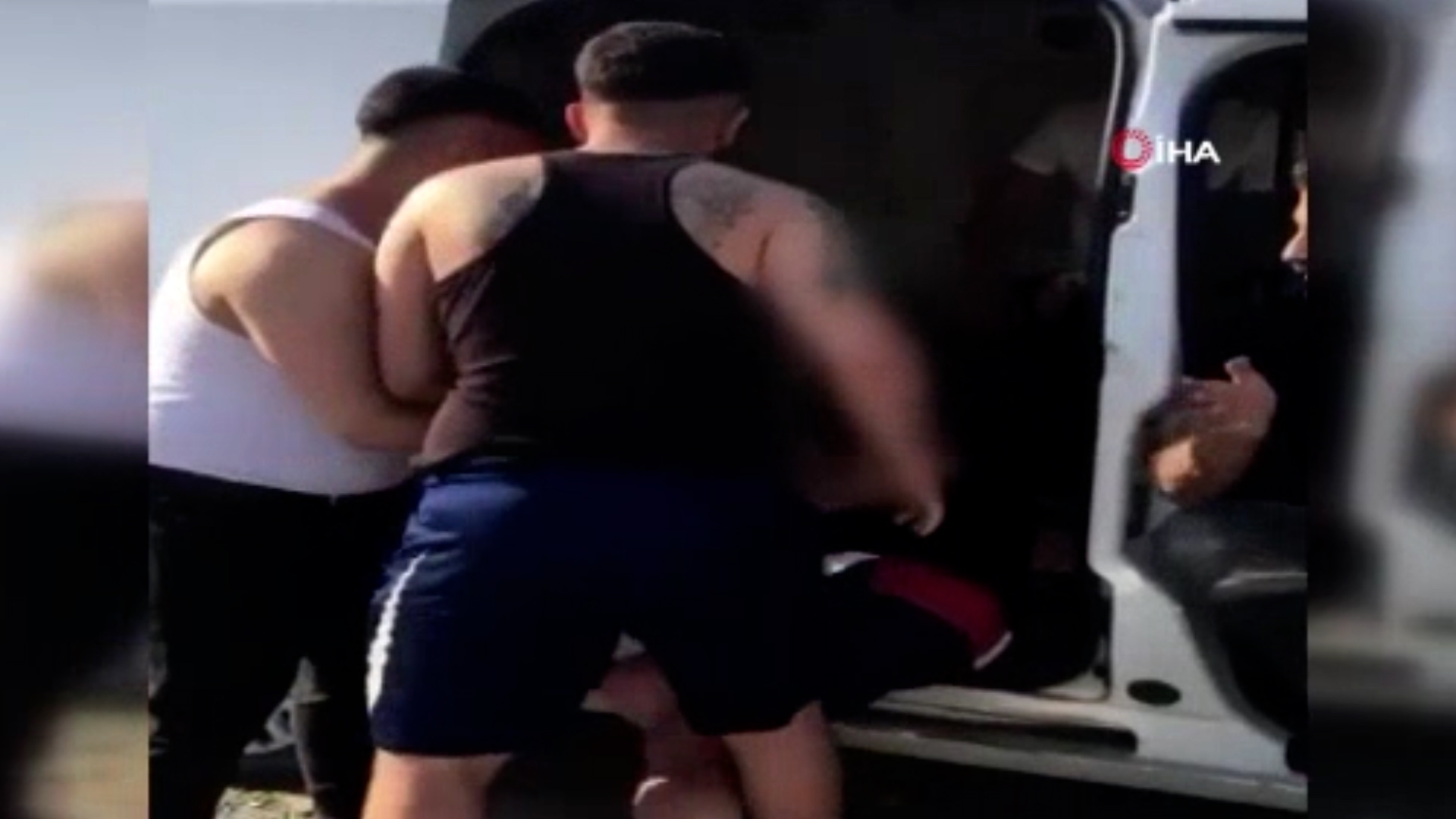 Esenyurt’ta haraç çetesi çökertildi: Dövdükleri adamı kameraya alıp sosyal medyada paylaşmışlar